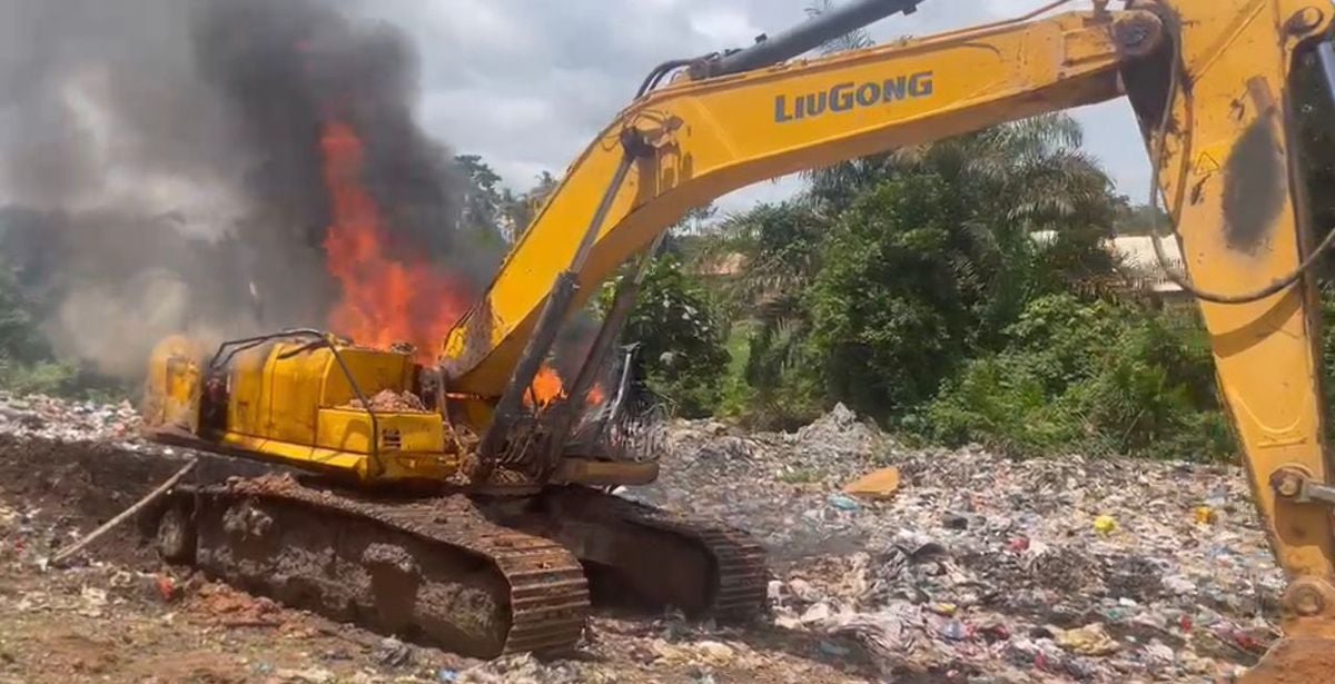 WR: Young man beaten to death for allegedly stealing 'diesel' at galamsey site; youth burn excavators in retaliation